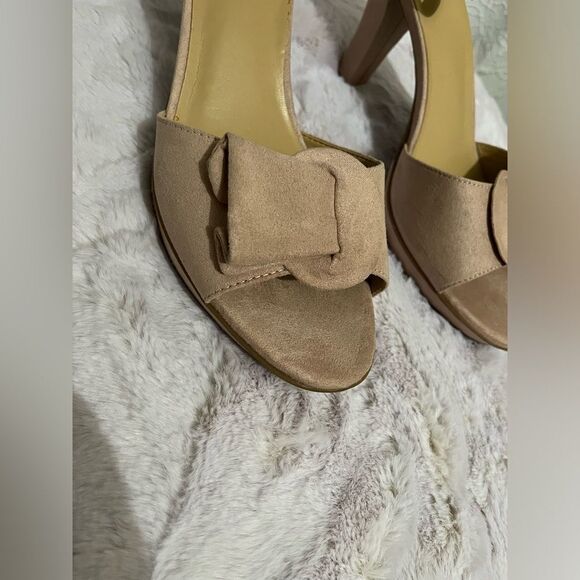 Naturalizer Carla Pink Buckle Sandals 3.5” Heels. Silver Buckle Size 10 NWOB - Picture 6 of 9